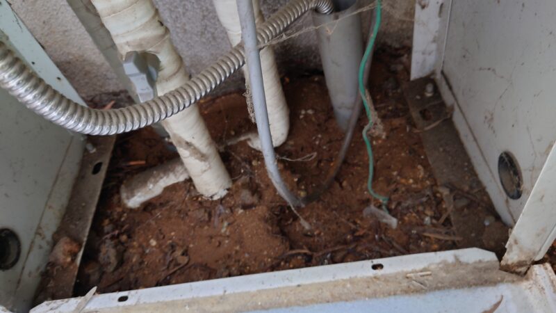 給湯器付近配管から水漏れ⁉の事例です