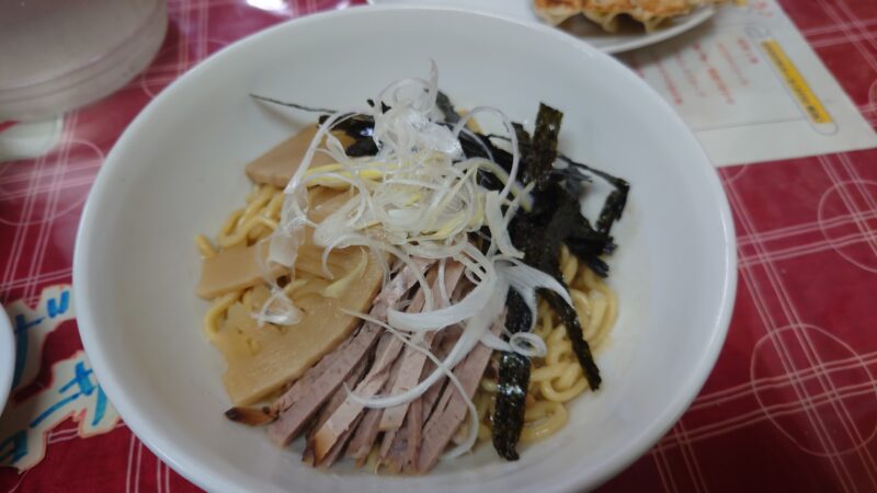 狭い床下ズリズリと、でも美味しい昼食がご褒美に！給湯器の入替え話です