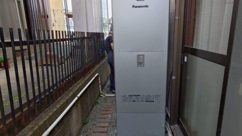 今月も何台も施工・補助金申請しています、給湯器の取付！