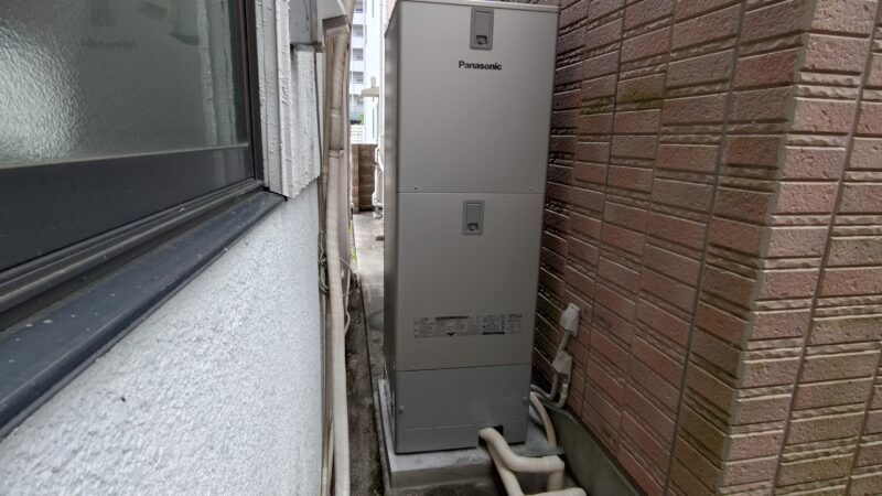 灯油給湯器からエコキュートに！給湯器の入替えです。