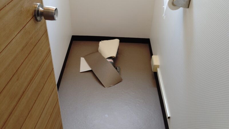 生まれ変わるトイレ！？便器と壁・床を一新しました。