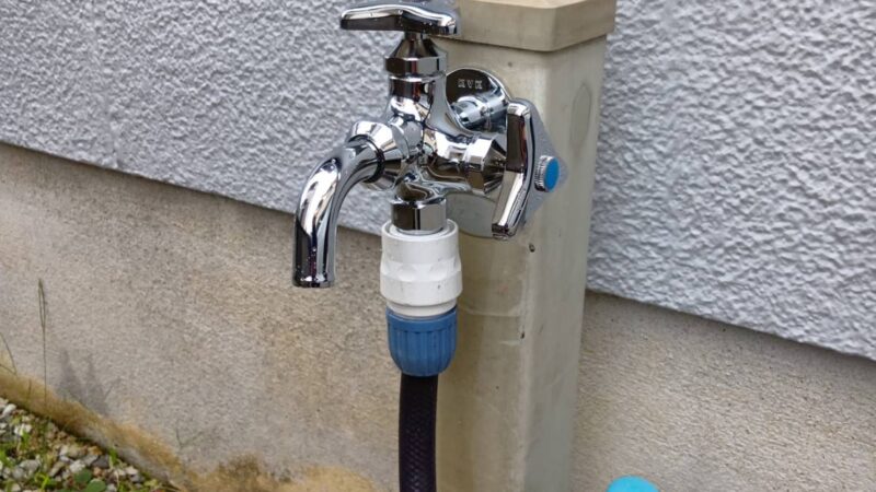 散水ホースだけではちょいと面倒。立水栓用蛇口の入替えです！