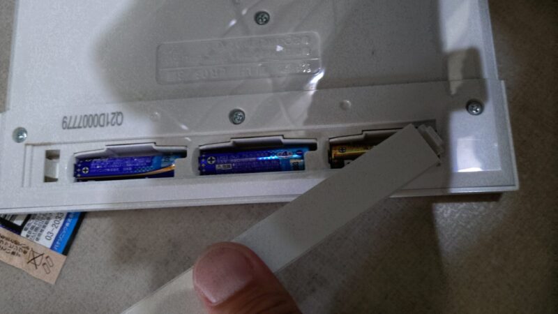 どこに電池いれるんやろ？？リモコンの電池交換の話です。