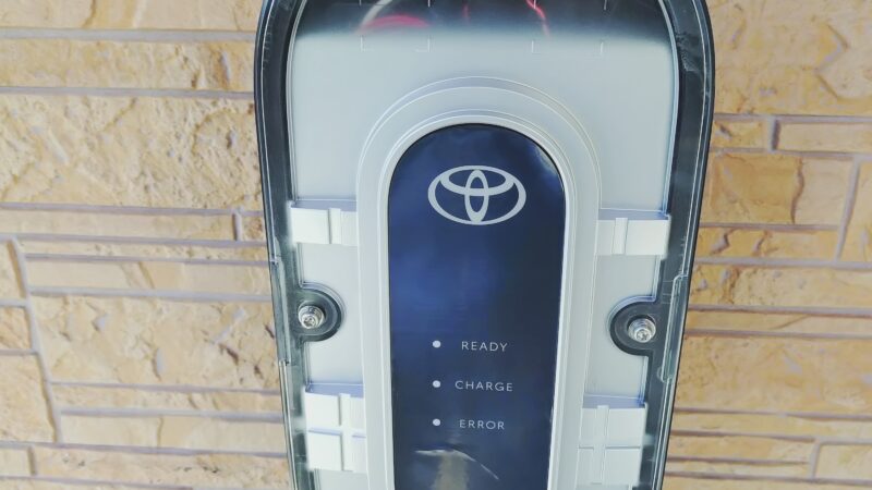 車の充電器の取付け【従業員体験談201】