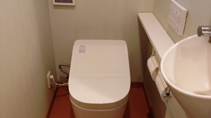 １Ｆと２Ｆで便座と便器を交換。仕様は意見を聞いて提案します！