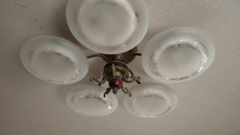 シャンデリアからの入替！ＬＥＤ照明を取り付けました（エアコンも）