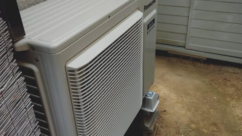ぎりぎりの室外機【従業員体験談２２７】