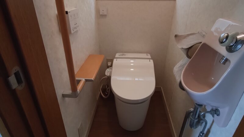 腰が痛い時に重たい物を持つのはキツかった~(汗)トイレの入替話