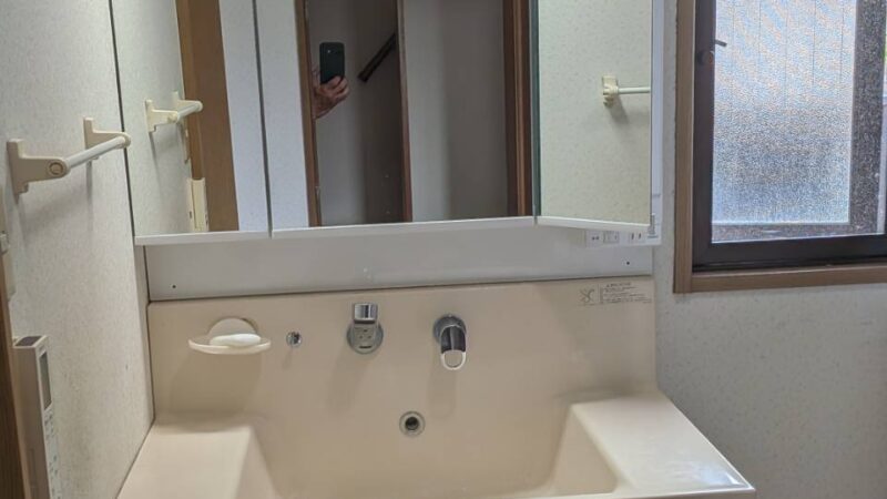 掟破りの入替え⁉洗面台の上だけ交換しました!