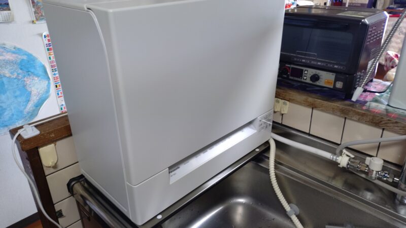 ちょっと細身の卓上食洗機と分岐水栓の入替えです。